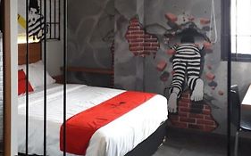 RedDoorz Plus @ Doorman Guest House